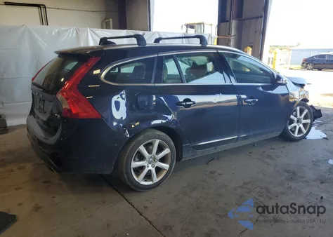2017 Volvo V60 T5 Premier z USA, uszkodzony, nr VIN YV140MEK7H1371613